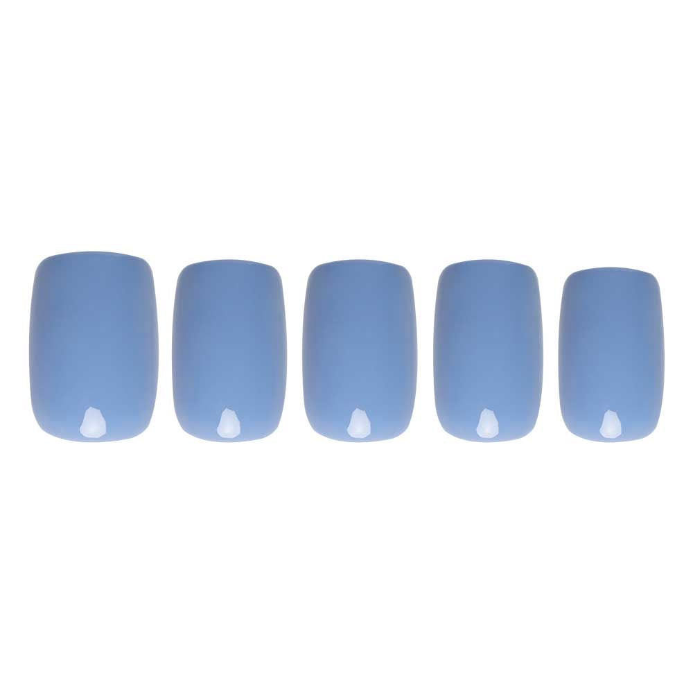 Five short squoval nails from glamnetic’s Cashmere Blue set are arranged in a row on a white background. This vegan, cruelty-free set offers an elegant and ethical manicure option.